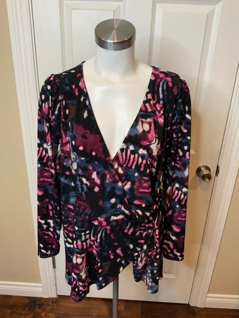 Torrid Black Pink Blue Tie Dye Wrap Top, Size 2X (2)